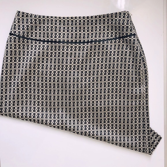 Banana Republic silk every day school work church Classic print Sz. 8 - Picture 3 of 8